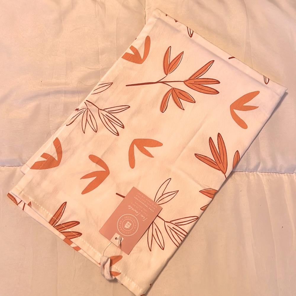 Decocrated fall tea towel